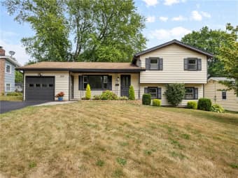 40 Nurmi Drive, Greece, NY, 14616