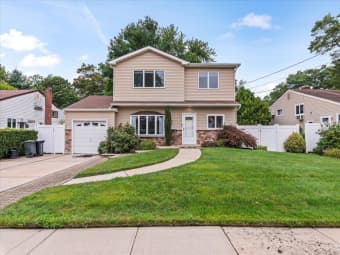 40 Woodland Avenue, East Farmingdale, NY, 11735