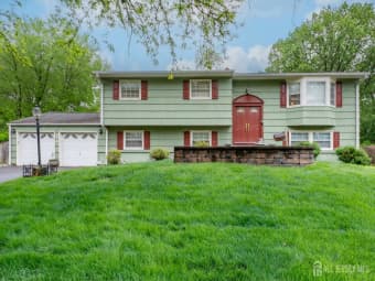 73 Wellington Road, Middlesex County, NJ, 08816