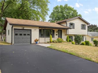 40 Nurmi Drive, Greece, NY, 14616