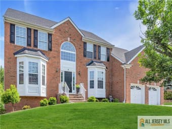 11 Hawk Court, Middlesex County, NJ, 08816