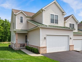 4001 Austen Close, Moosic, PA, 18507