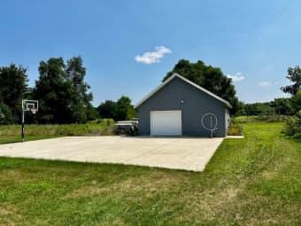910 North Dickinson Avenue, Hesperia, MI, 49421