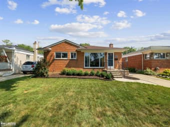 21425 Share Street, St. Clair Shores, MI, 48082