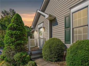 807 Meadowstone Drive, Winston-Salem, NC, 27104