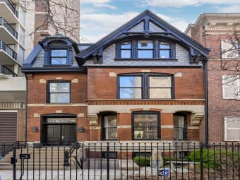 57 E Division St, Chicago, IL, 60610