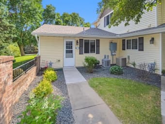7666 13th Street North, Oakdale, MN, 55128