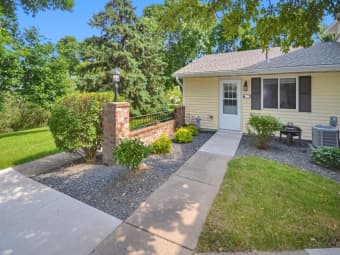 7666 13th Street North, Oakdale, MN, 55128