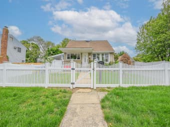 37 E Locust St, Central Islip, NY, 11722