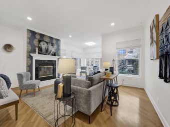 3W/941 West Argyle Street, Chicago, IL, 60640