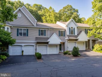 2 Rock Creek Woods Dr, Lambertville, NJ, 08530