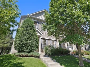 1068 Hillvale Ave N, Oakdale, MN, 55128