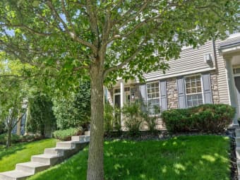 1068 Hillvale Ave N, Oakdale, MN, 55128