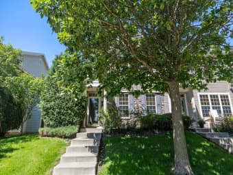 1068 Hillvale Ave N, Oakdale, MN, 55128