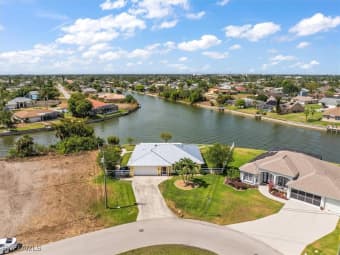 2102 NE 2nd St, Cape Coral, FL, 33909