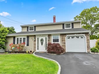 86 Holiday Park Dr, Centereach, NY, 11720