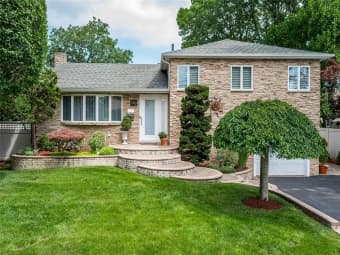 132 North Dr, South Farmingdale, NY, 11758