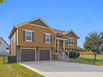 704 Terry Dr, Pleasant Hill, MO, 64080