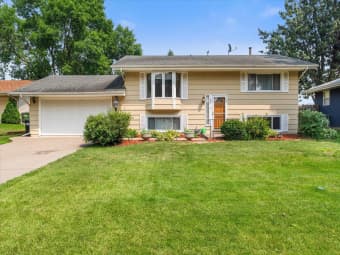 657 McCallum Drive, New Brighton, MN, 55112