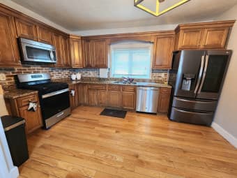 6 Pond St, Norfolk County, MA, 02322
