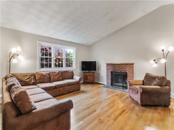 6 Lisa Lane, Bristol, RI, 02809
