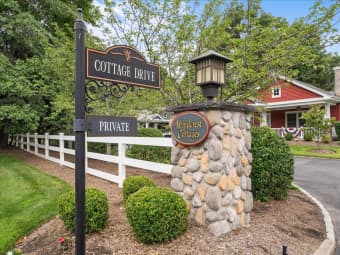 10 Cottage Drive, Bohemia, NY, 11716