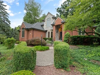 260 Forest Crest Drive, Commerce Township, MI, 48390