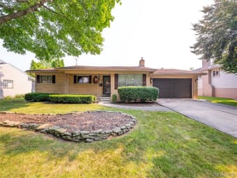 956 Blairmoor Court, Grosse Pointe Woods, MI, 48236