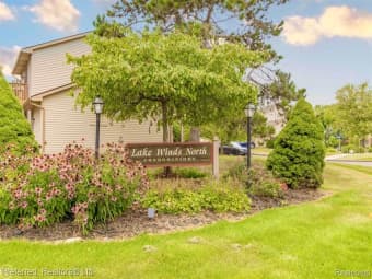 9/249 Wind Way Drive, Walled Lake, MI, 48390