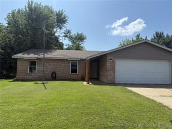2411 Daniel Boulevard, Muskogee, OK, 74403