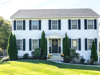 16 Oakwood Drive, New Haven County, CT, 06403
