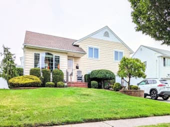22 Pembroke Drive, North Massapequa, NY, 11758