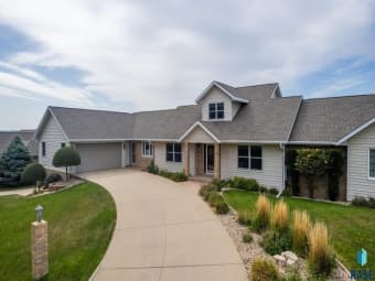300 Calumet Cir, Yankton, SD, 57078