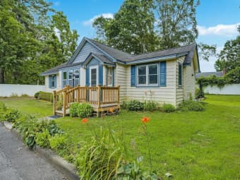 11 Rhoda Ave, Smithtown, NY, 11787