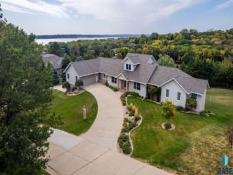 300 Calumet Cir, Yankton, SD, 57078