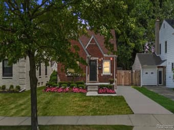 1450 Hampton Road, Grosse Pointe Woods, MI, 48236