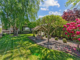 21 Fox Hill Avenue, Bristol, RI, 02809
