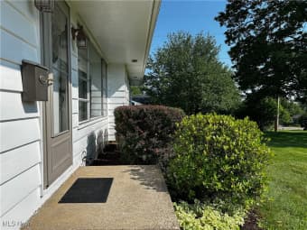 2858 Crestway Drive, North Zanesville, OH, 43701