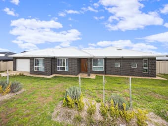 5 Coocook Place, Gobbagombalin, NSW, 2650