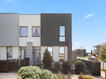 2 Peterlee Walk, Werribee, VIC, 3030