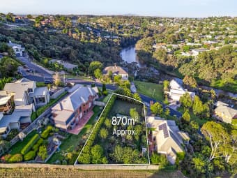 2 Pinnacle Close, Highton, VIC, 3216