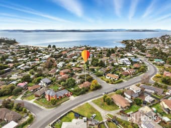 2 Courtleigh Place, Blackmans Bay, TAS, 7052