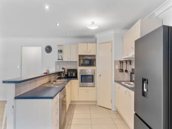 10 Coolgardie Court, Arana Hills, QLD, 4054