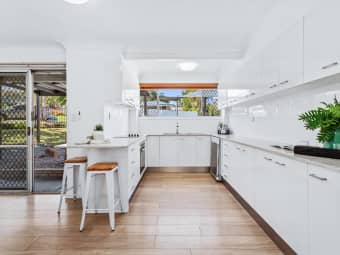 8 Beeka Street, Labrador, QLD, 4215