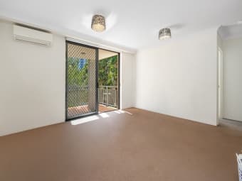 20/300 Sir Fred Schonell Dr