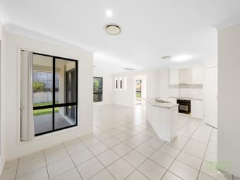 25 Woodland Court, Kirkwood, QLD, 4680
