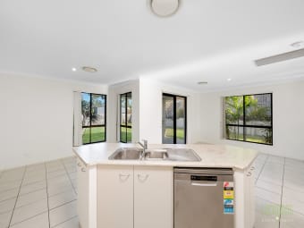 25 Woodland Court, Kirkwood, QLD, 4680