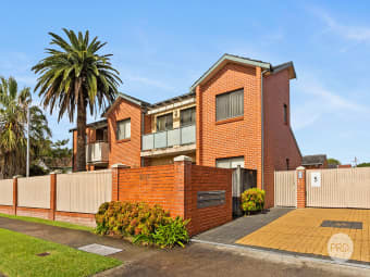 2/25 Henry Lawson Drive, Peakhurst, NSW, 2210