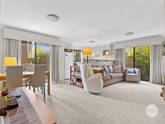 2/25 Henry Lawson Drive, Peakhurst, NSW, 2210