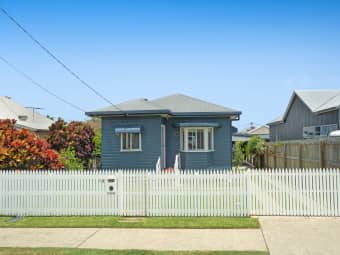 19 Arthur St, Woody Point, QLD, 4019